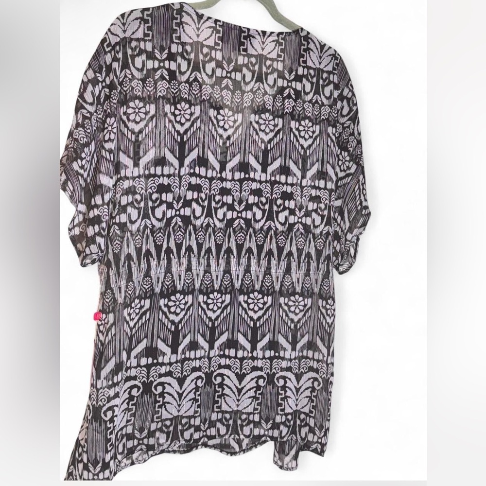 Rafaella Black and White Geometric Blouse - Picture 6 of 7